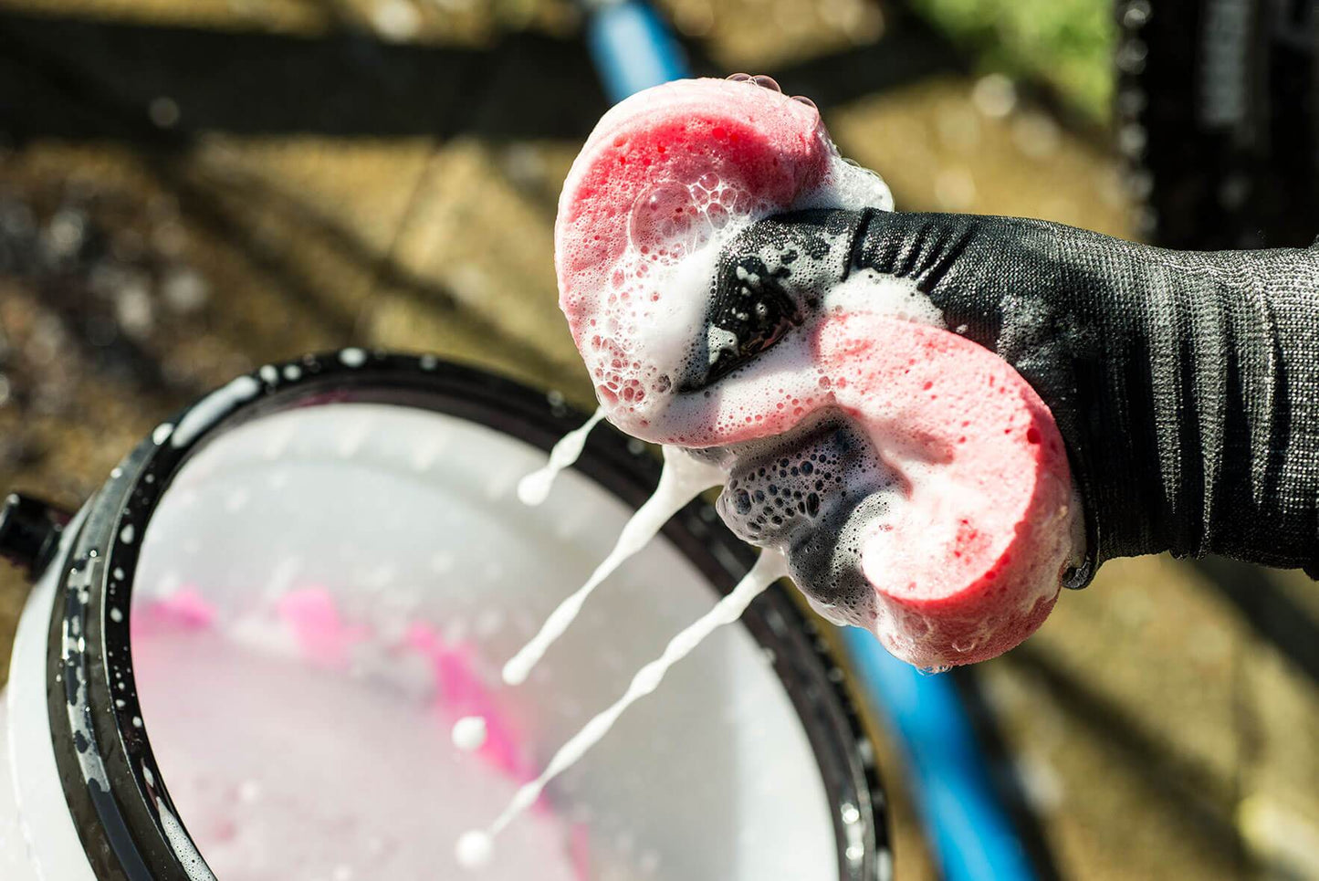 MUC-OFF EXPANDING MICROCELL SPONGE
